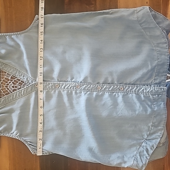 Holding Horses|| Anthropologie  Chambray Crochet Top Size 4 - Picture 7 of 10